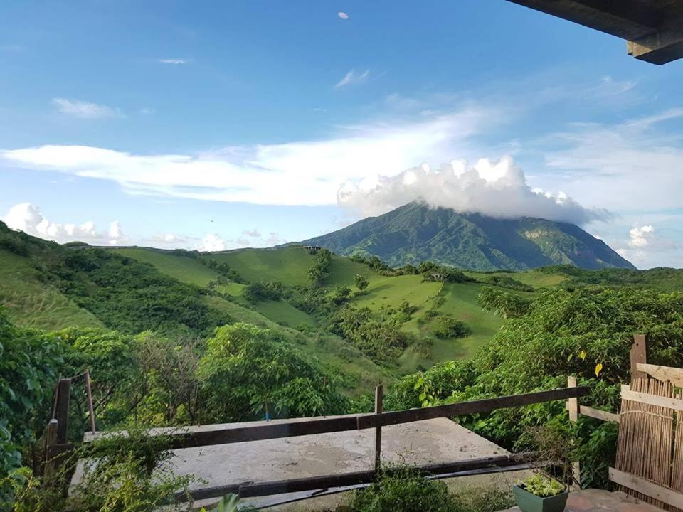 Florabells Iraya Guest House - Batanes Basco Extérieur photo